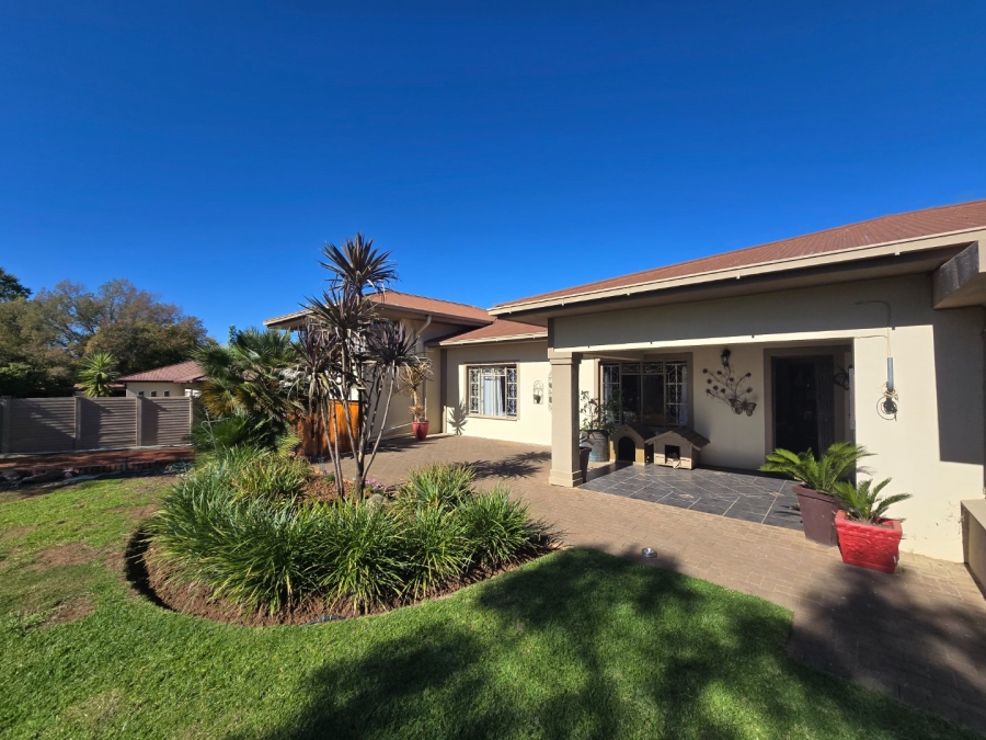 5 Bedroom Property for Sale in Dan Pienaar Free State